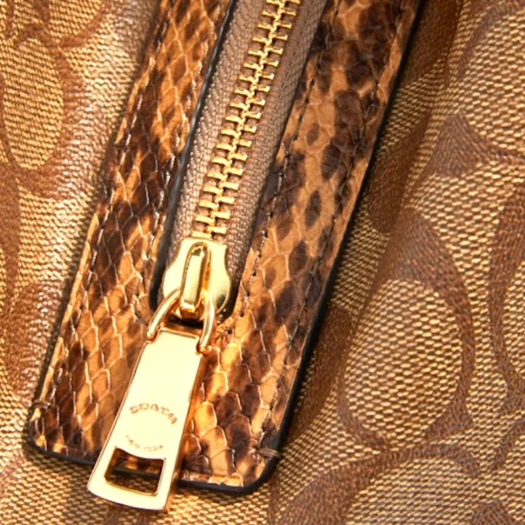 💕SOLD 💕New💚Coach Signature Snakeskin Leather Mix Shoulder Bag - Picture 2 of 6